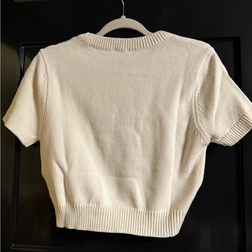 Le Lis Short Sleeve Sweater with Boot Design - Picture 3 of 5